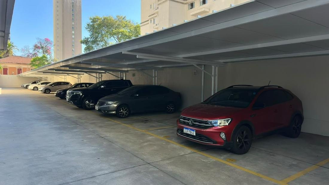 Condomínio Figueiras, Cobertura fechada sobre as vagas, obra executada pela FBM Dourado