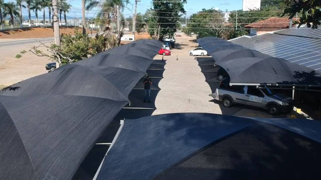 Leite na Pista, Tela HDPE, duas fileiras de vagas, obra executada pela FBM Dourado