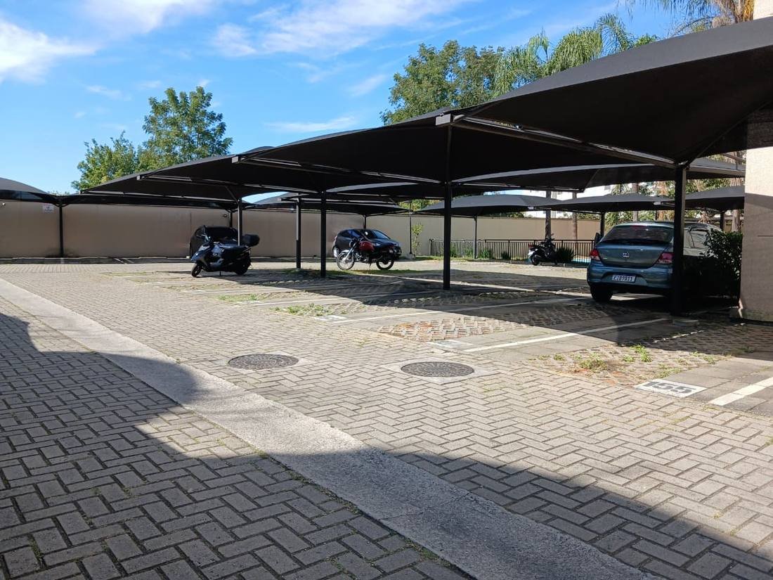Tela HDPE ao longo da fachada, obra executada pela FBM Dourado